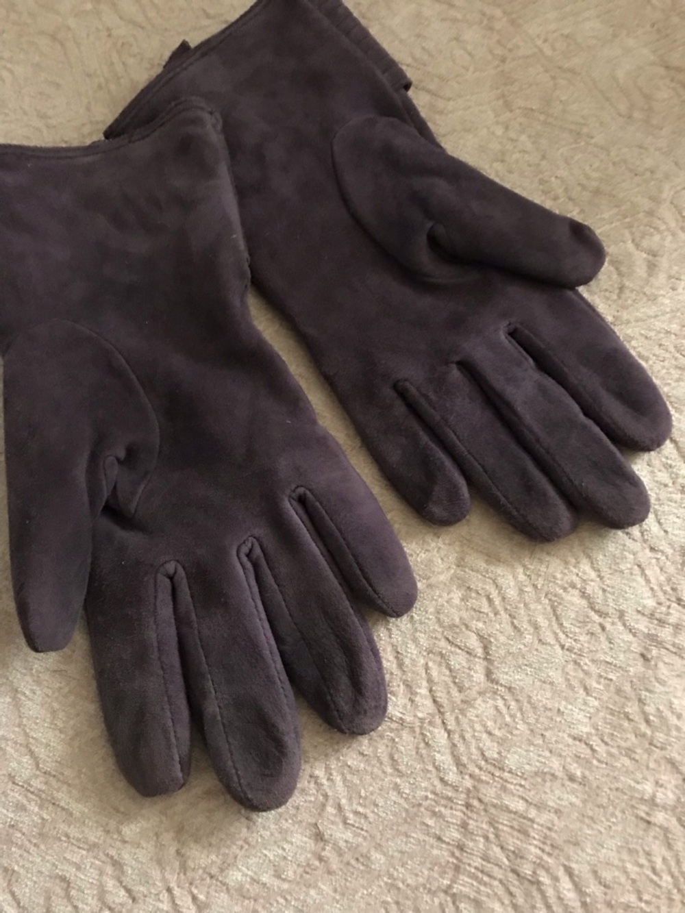 Ralph Lauren Plum Suede Buckle Gloves - Picture 6 of 9